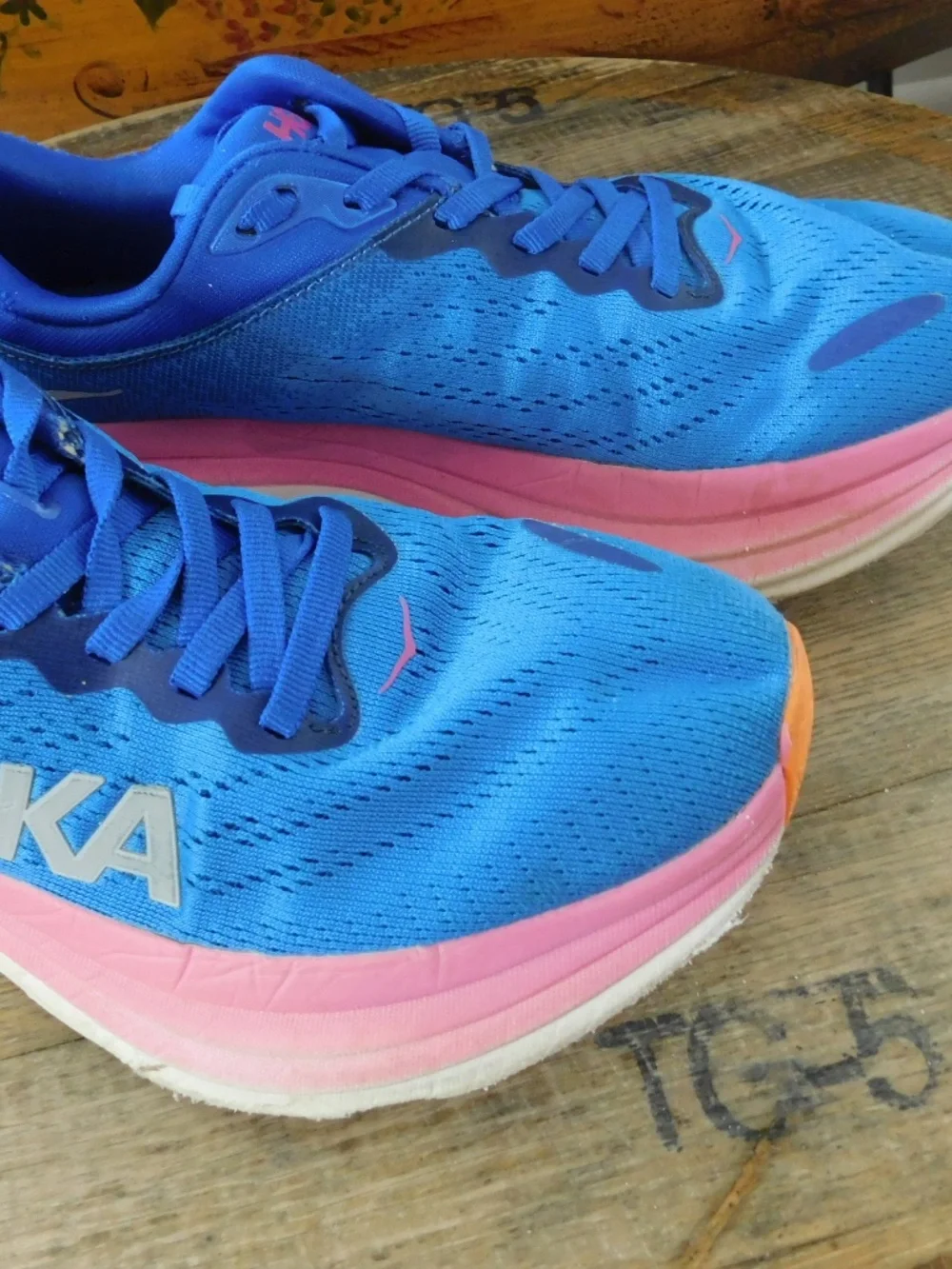 Hoka Bondi 8 Shoes 7.5 B Womens